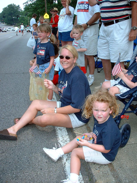 The Parade- everyone waiting for it to start.jpg 112.7K